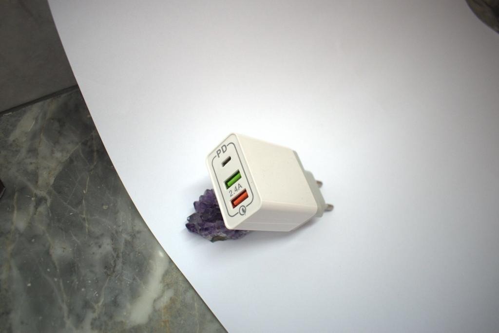 Cargador 20W | Carga Rápida | 2 USB-A + 1 USB-C